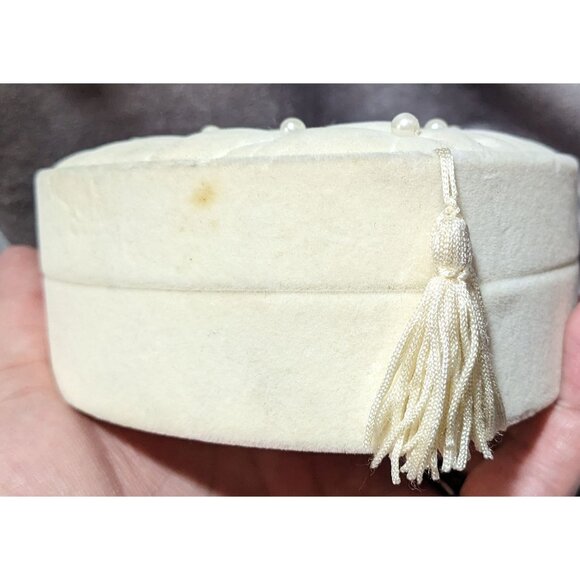 Coquette Regency Velvet Pearl White Heart Trinket Box - Picture 6 of 10